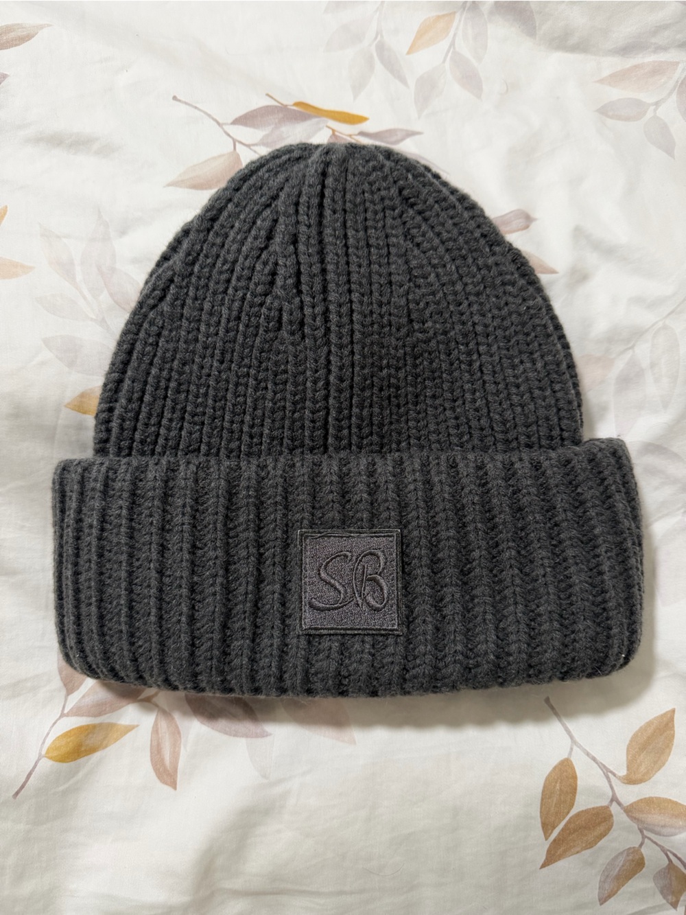 NWOT scarf bar grey ribbed knit beanie